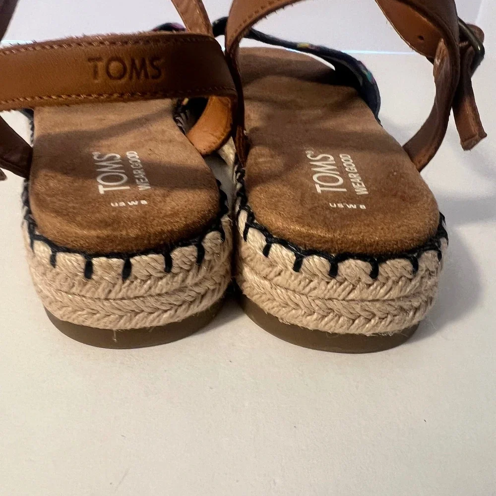 Toms monica platform